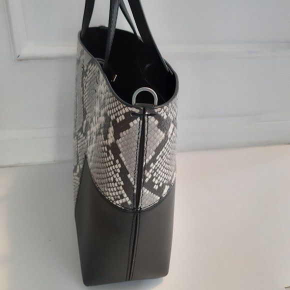 SOLD Tory Burch Block-T Embossed Snake bag - Picture 4 of 6